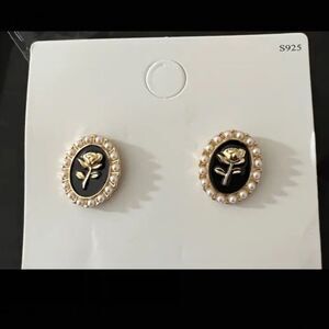 🌹Antique Style Black Resin Post Back Pearl Rose Earrings